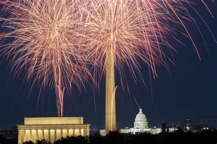 
2 Philly Police Officers Shot During 4th July Fireworks in Philadelphia 