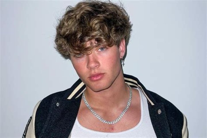 Ace Akers Height, Weight, Net Worth, Age, Birthday, Wikipedia, Who, Nationality, Biography