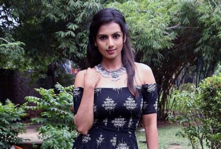 
Akshaya Hariharan Height, Weight, Net Worth, Age, Birthday, Wikipedia, Who, Instagram, Biography 