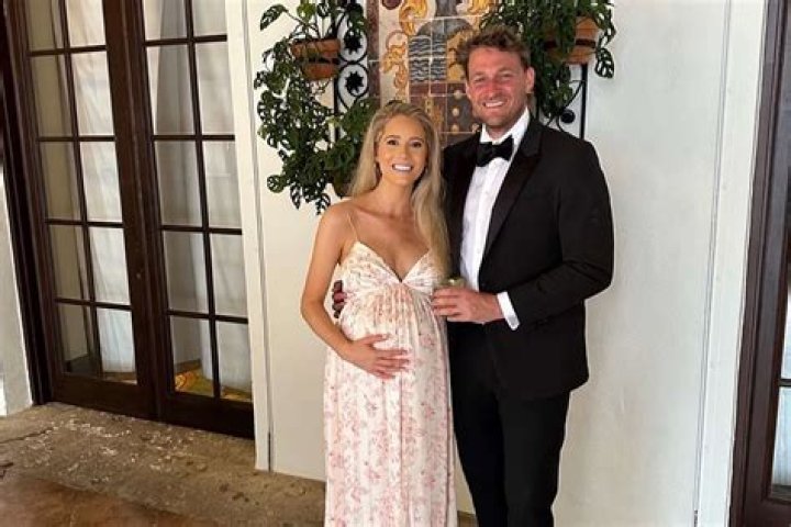 
Cassidy Gifford & Husband Ben Wierda Expecting Their First Baby Together 