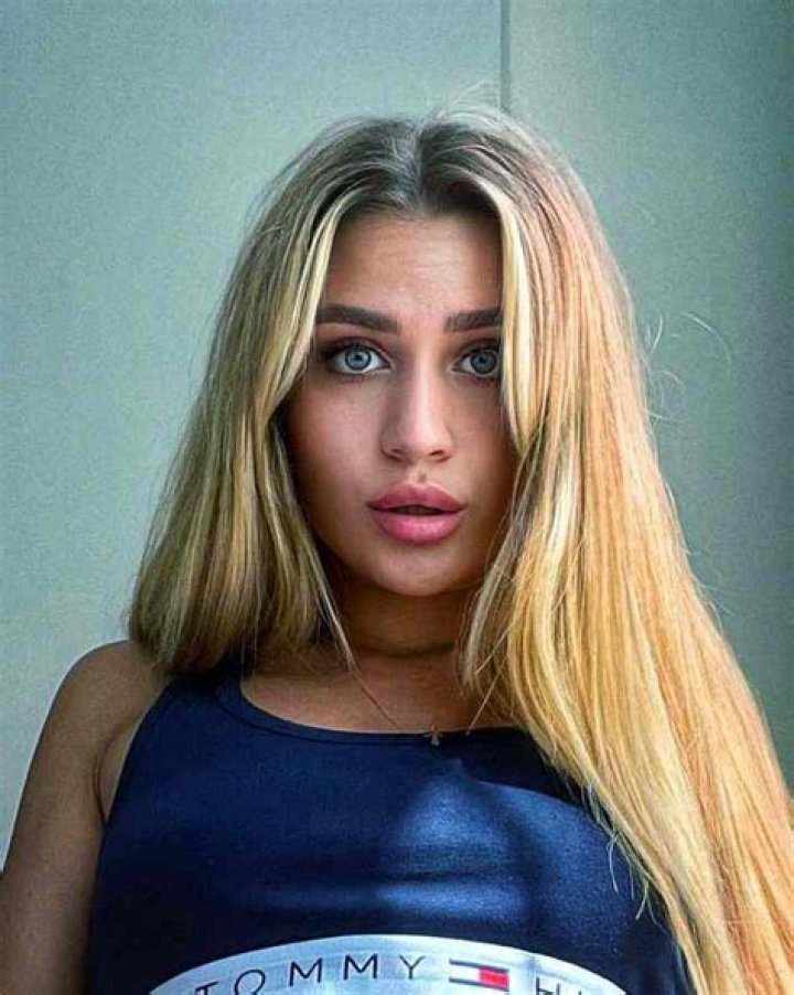 
Chloe Macintosh Height, Weight, Net Worth, Age, Birthday, Wikipedia, Who, Nationality, Biography 