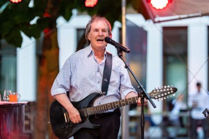 Chris De Burgh Height, Weight, Net Worth, Age, Birthday, Wikipedia, Who, Nationality, Biography