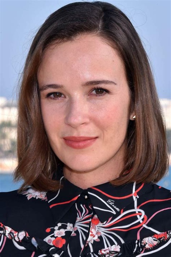 Claire Van Der Boom Height, Weight, Net Worth, Age, Birthday, Wikipedia, Who, Nationality, Biography