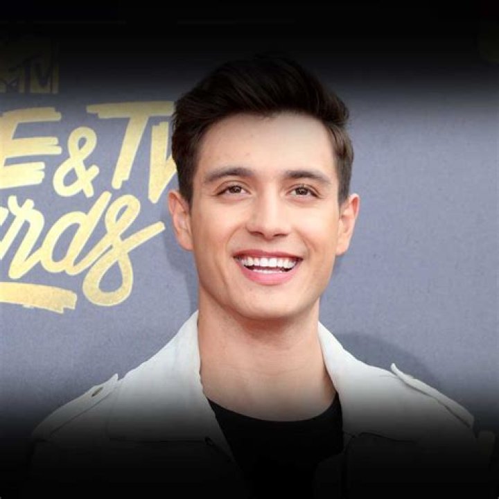
Gabriel Conte Height, Weight, Net Worth, Age, Birthday, Wikipedia, Who, Nationality, Biography 
