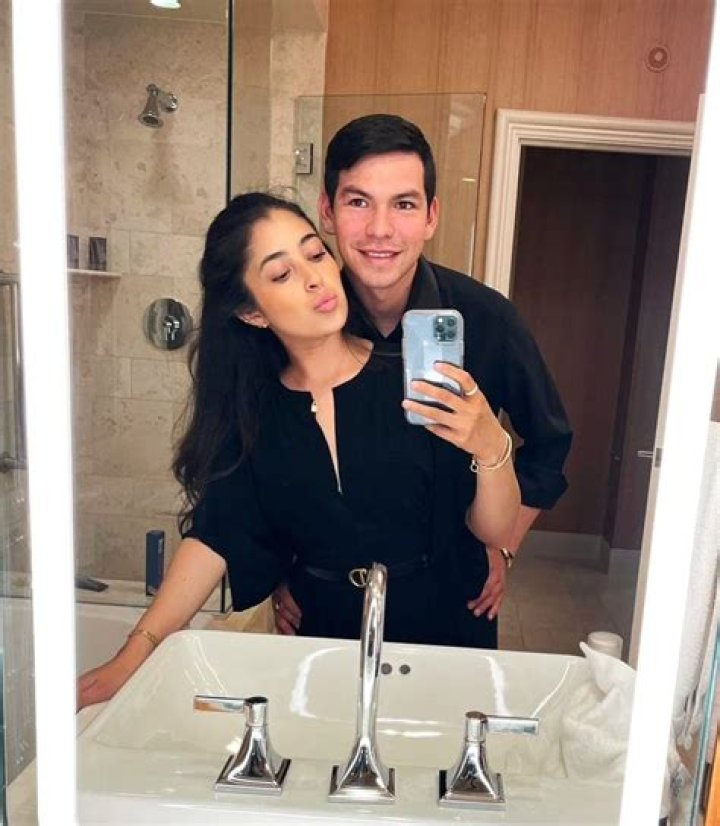 Hirving Lozano Wife Who is Hirving Lozano Wife?