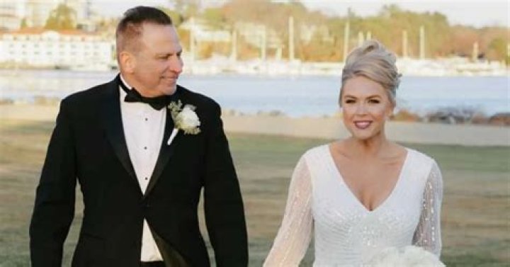 
Is Just Sam Married? Her Bio, Age, Husband and Net worth 