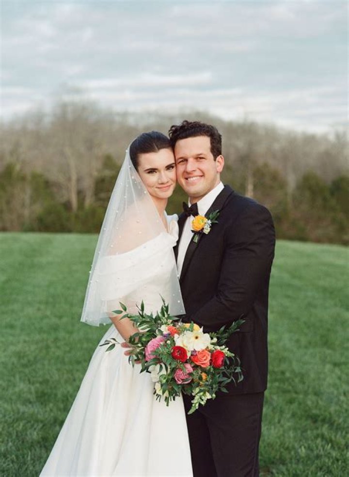 Is Sia Cooper Married? Her Bio, Age, Ethnicity, Height, IG and Net worth