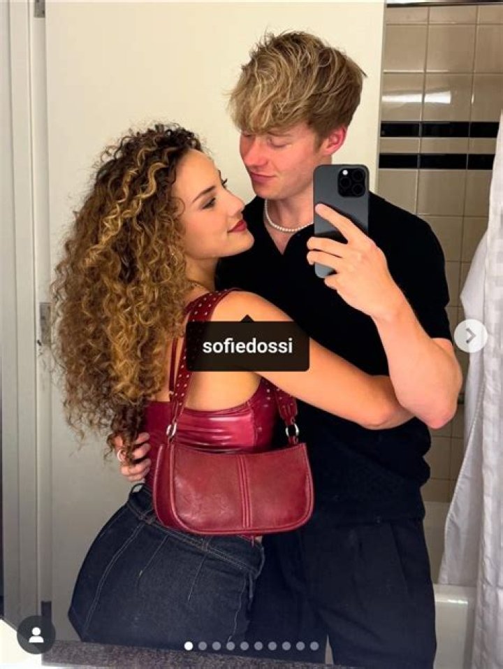 Is Sofie Dossi Single Or Still Dating Dominic Brack 2022? Boyfriend Age And Net Worth
