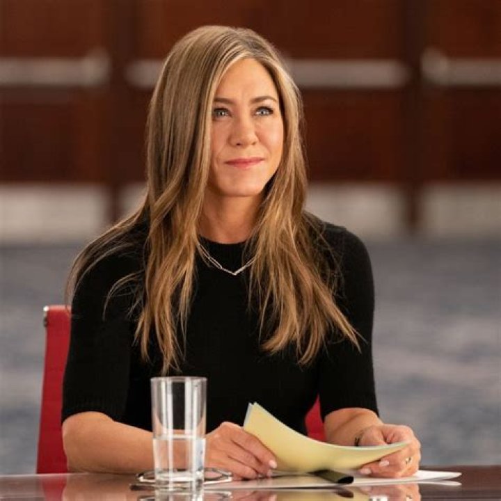 
Jennifer Aniston’s Net Worth: How Rich Is She? Lifestyle & Career Highlights 