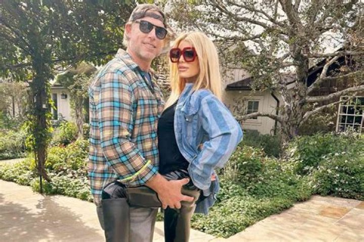 
Jessica Simpson Enjoys ‘Romantic, Sexy’ Getaway With ‘Forever Lover’ Eric Johnson 
