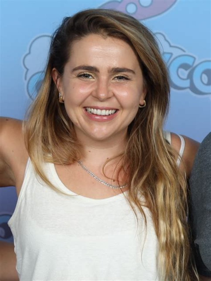 Mae Whitman Height, Weight, Net Worth, Age, Birthday, Wikipedia, Who, Nationality, Biography
