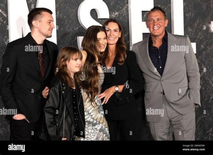 
Meet Vanessa Kirby Parents Roger And Jane Kirby | Siblings, Ethnicity 
