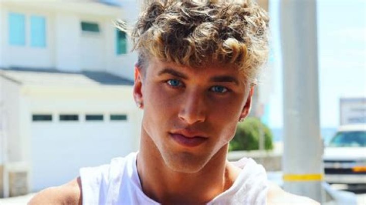
Nate Garner Net Worth, Real Age, Parents, Wife, Dating, Girlfriends, Wiki Bio 