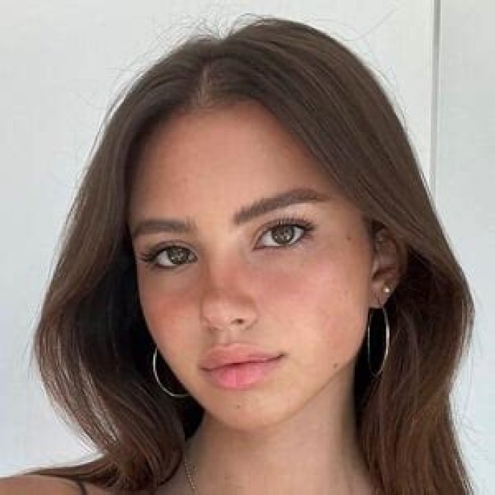  Olivia Coutts