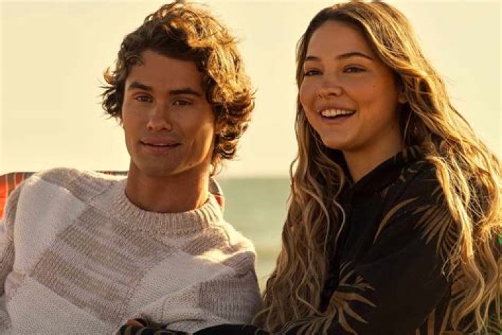‘Outer Banks’ Love Interests Chase Stokes & Madelyn Cline Are Dating IRL