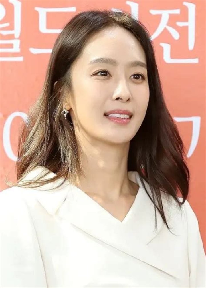 Park Jung-ah Height, Weight, Net Worth, Age, Birthday, Wikipedia, Who, Nationality, Biography