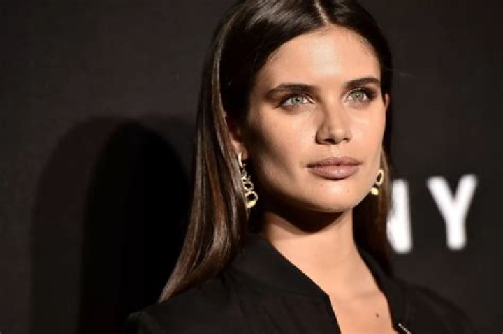 Sara Sampaio Height, Weight, Net Worth, Age, Birthday, Wikipedia, Who, Nationality, Biography