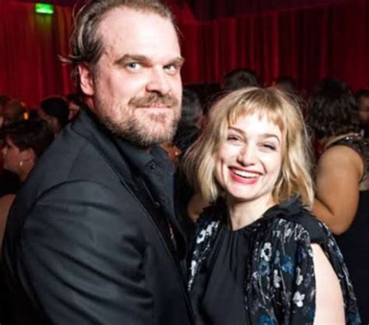 
Who Is Alison Sudol’s Partner? The Secrets Of Dumbledore Actress’ Love Interest 