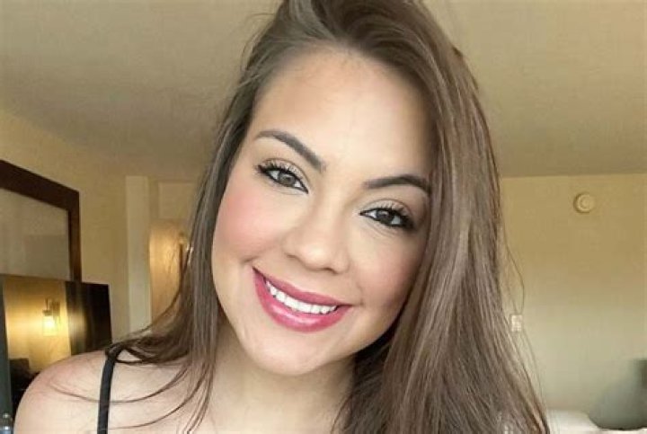 Who Is Jannieliz Marquez? Meet The Graceful Wife Of José Berríos!