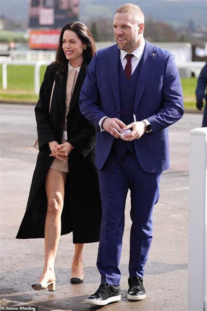 
Who Is Kelvin Mackenzie Wife Sarah McLean? 
